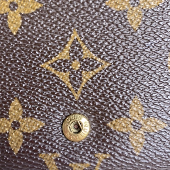 LOUIS VUITTON Monogram Trésor Wallet - Picture 13 of 15